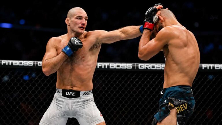 Khamzat Chimaev Akhirnya Tumbang! Sean Strickland Rebut Sabuk UFC 328