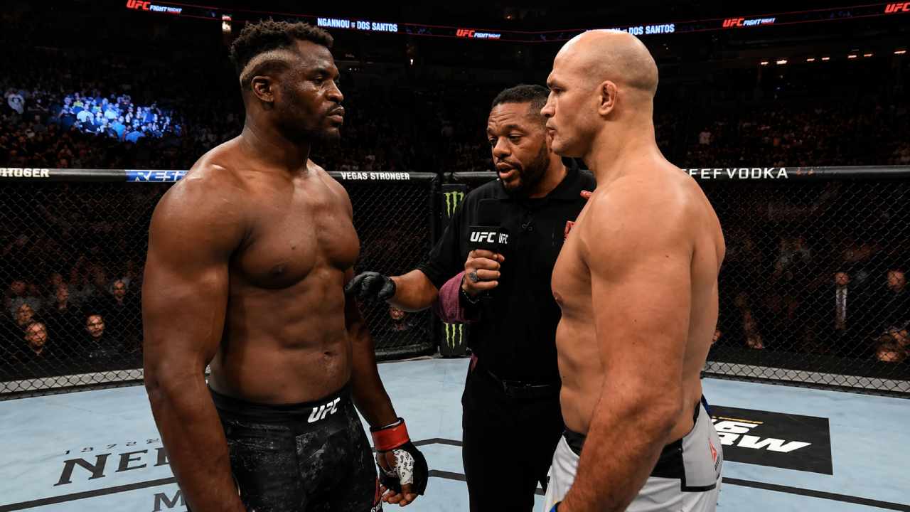 Mantan Raja UFC Membuat Penggemar Penasaran Dengan Langkah Berikutnya