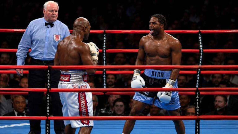 Comeback Chris Byrd Berakhir Pahit, Legenda Tinju Tumbang di Ronde Pertama